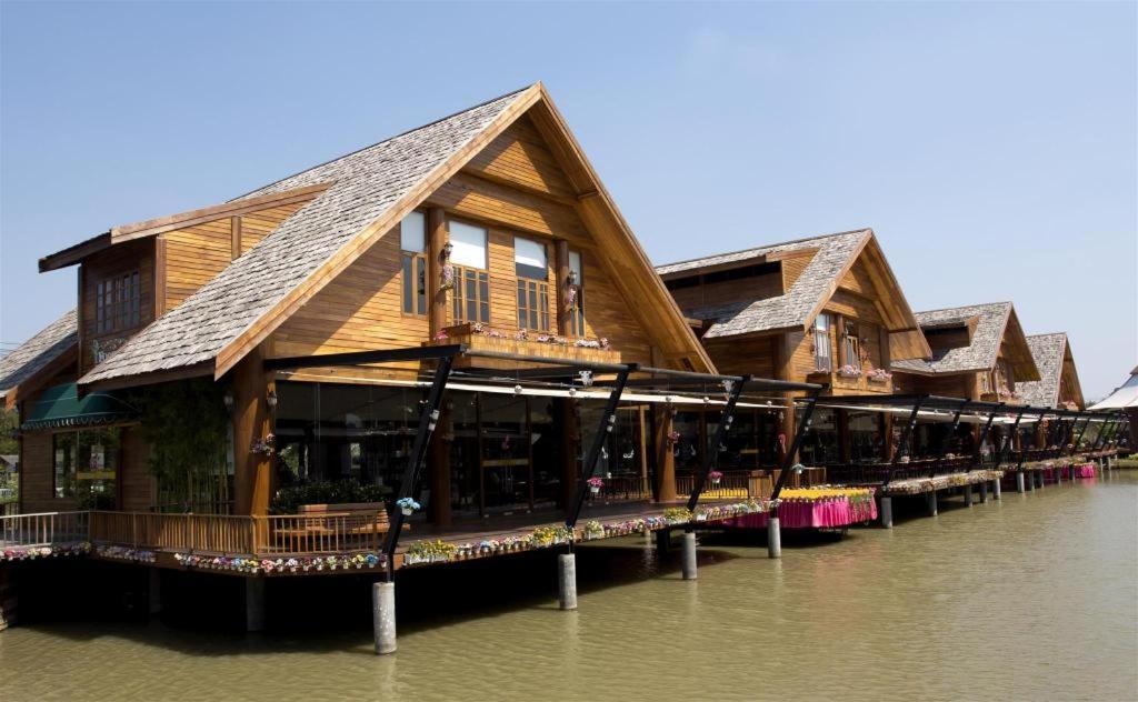 โรงแรมซี ฟัลคอน ออน เดอะ วอเตอร์ นาจอมเทียน ภายนอก รูปภาพ