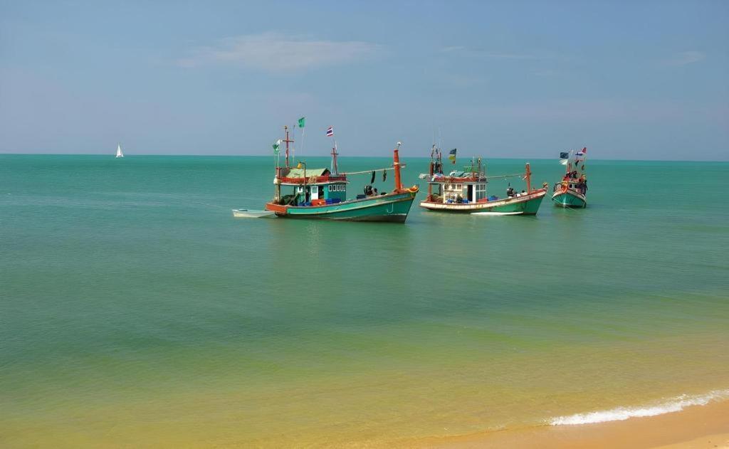 โรงแรมซี ฟัลคอน ออน เดอะ วอเตอร์ นาจอมเทียน ภายนอก รูปภาพ