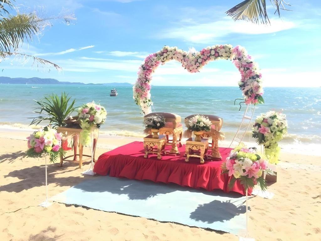 โรงแรมซี ฟัลคอน ออน เดอะ วอเตอร์ นาจอมเทียน ภายนอก รูปภาพ